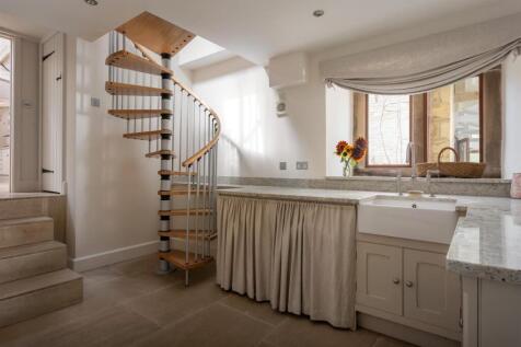 65 - High Barn - GL6 0QA - Web.jpg