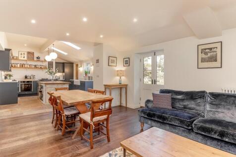 Living Family Kitchen - E.jpg