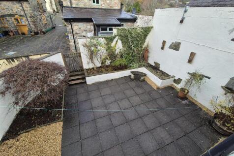 Courtyard from above.jpg