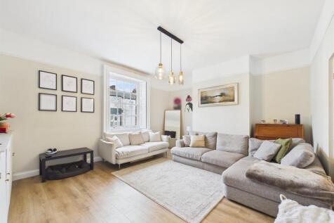 lounge 1.jpg