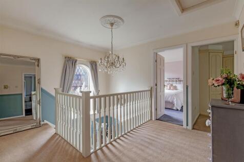 First Floor Galleried Landing