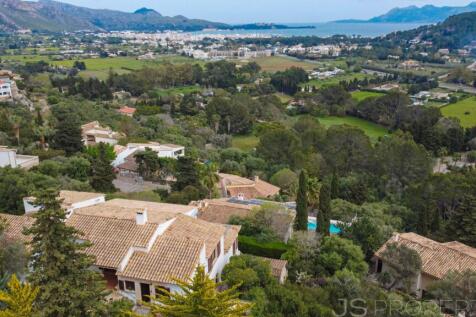 AMAZING VILLA WITH BREATHTAKING VIEWS ON POLLENSA BAY