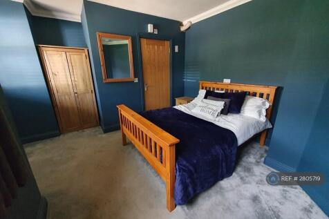 Room 6 Bedroom