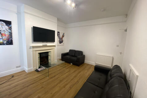 5-bed house on Forest Road, Loughborough, £2,600/mo