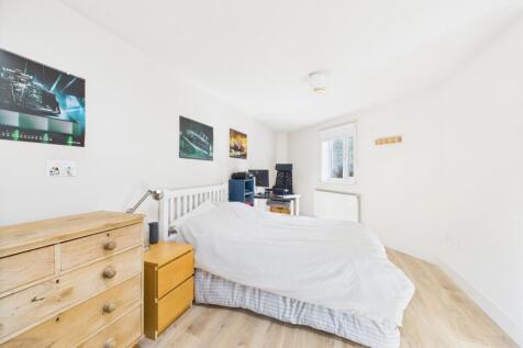 10. CAM04922G0-PR0058-STILL024