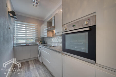 _D758109_hdr