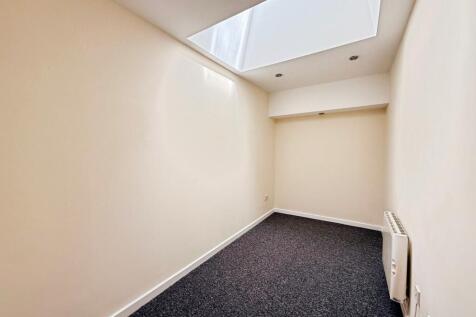 Nuthall Road, Nottingham, Nottinghamshire, NG8 photo 4