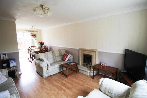 3-bed semi-detached on Lees Park Way, Droylsden, Manchester, M43, £950/mo