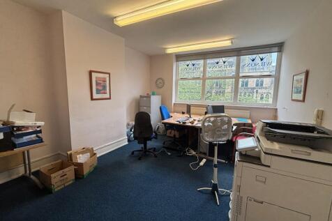 Office to rent Image 3