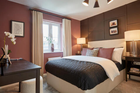 En suite main bedroom in the Kingsley 4 bedroom home