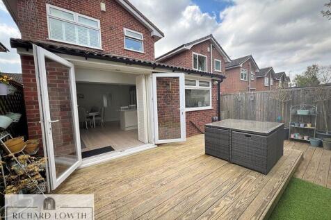 Rear Aspect/Patio Doors