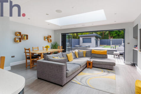 Lounge &amp; Dining Areas