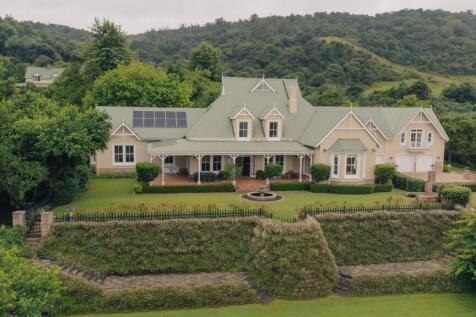 What a Stunning Setting !