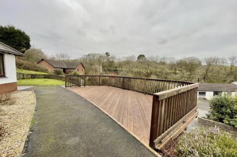 Fron Briallen decking pic 2.jpg