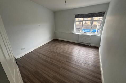 High Street, Hornchurch, RM12 photo 5