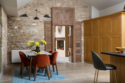 8 - Gislebertus House - GL54 1AA - Full.jpg