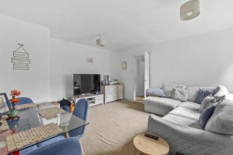16 Birinus Close, HP12 3LZ-6.jpg