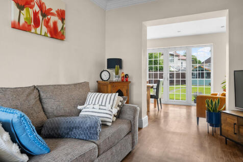 Curzon Close, Cur...