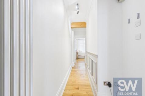 CAM01395G0-PR0288-STILL001.jpg