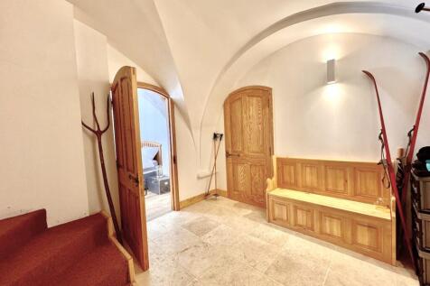 7 bedroom apartment