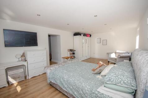 Annexe bedroom one pic 2.jpg