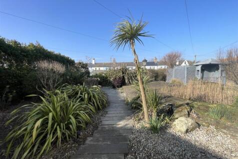 Keelan front garden 2.JPG