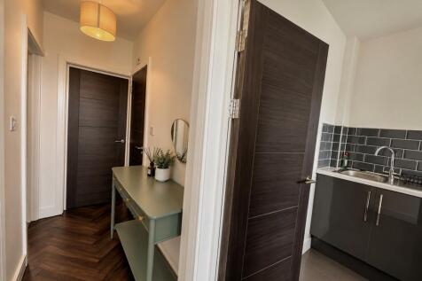 LAKESIDE, CARDIFF, GLAMORGAN photo 5