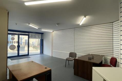 Retail Property (high street) to rent Image 3
