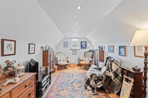 3 bed, 2 bath Detached Bungalow in Leeds - Photo 7