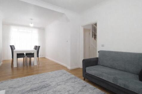Beaconsfield Road, EN3 photo 4