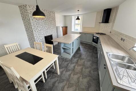 Open Plan Kitchen and Dining Room