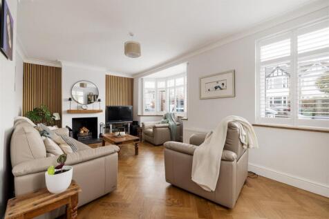 Richmond Crescent, E4