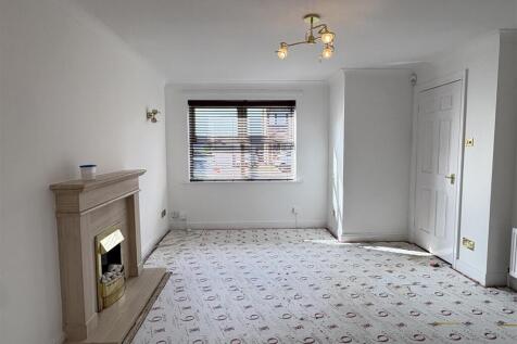 Kenilworth Close, Mirfield photo 3
