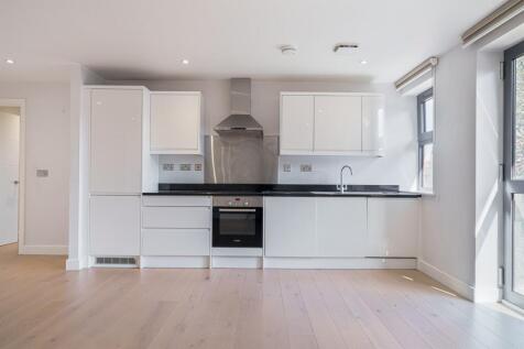 Finchampstead Road, Wokingham, RG40 photo 4