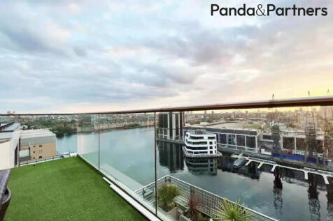 3-bed flat on Clonmel Court, 14 Turnberry Quay, London, E14, £3,300/mo