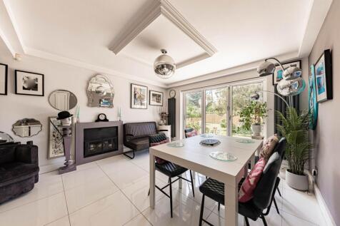 Kitchen/Dining Room (2)