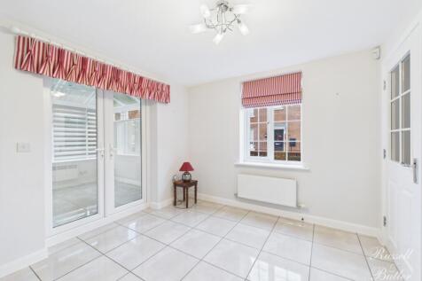 CAM02127G0-PR0366-STILL017