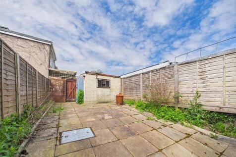 3-bed terrace for Auction, Kingswood (8).jpg
