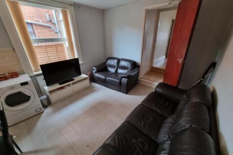 14 Forfield Place, Leamington Spa photo 3