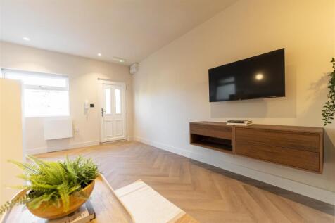 57KitchenerRd-Photos-72.jpg