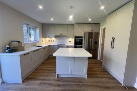 2 - Kitchen.jpg