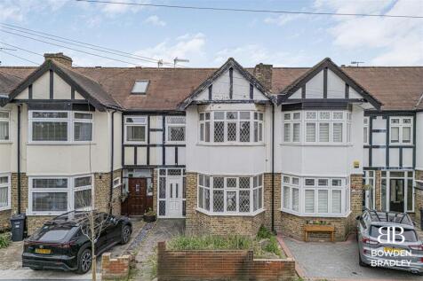 Ilford, IG6 - property photo