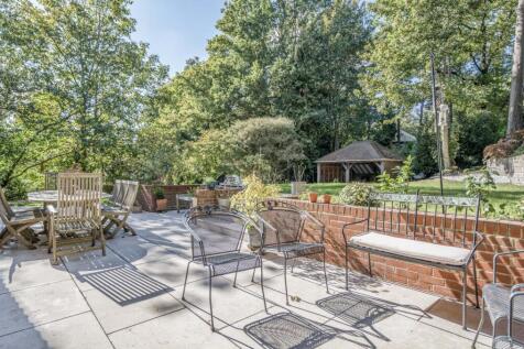 1358443-3-68dbebb...