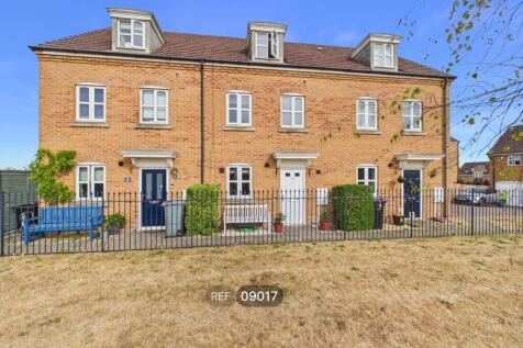 3-bed house on Collins Avenue, Stamford, Lincolnshire, PE9 1FH, £1,350/mo