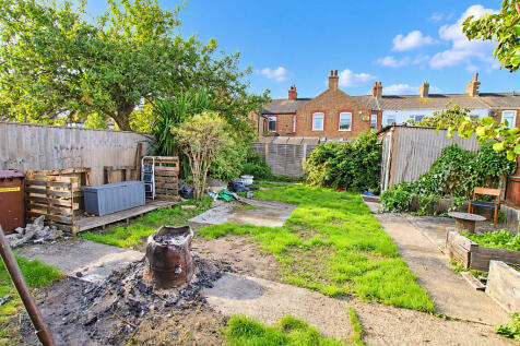 Second rear garden photo 2