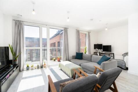 Modern 2-Bed Apartment | 2 Balconies | En-Suite |