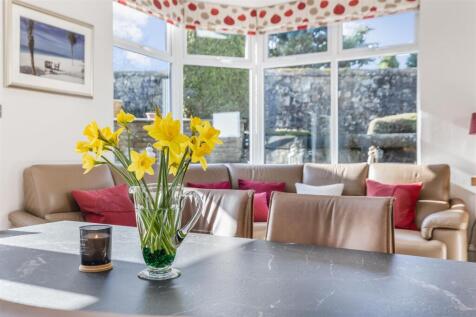 4 bed, 2 bath Detached in Glasgow - Photo 17