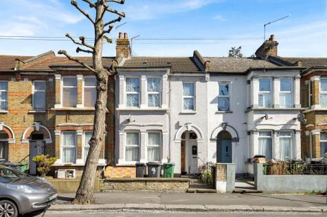 London, E10 - property photo