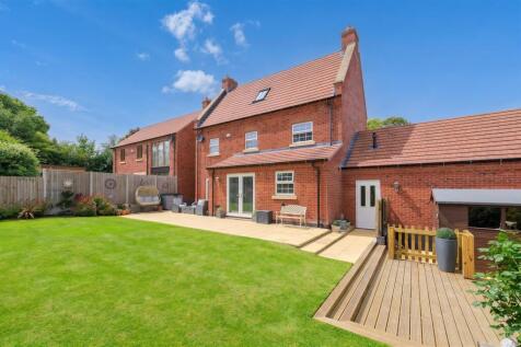 8 Poplar Close, Overseal
