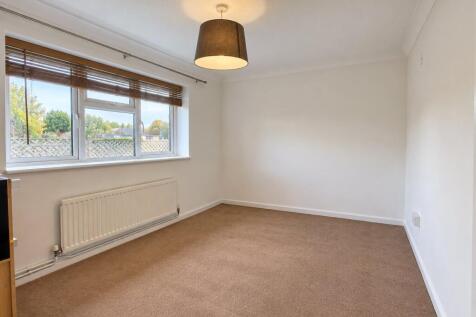 Upper Stoneyfield, Harlow, Essex, CM19 photo 4